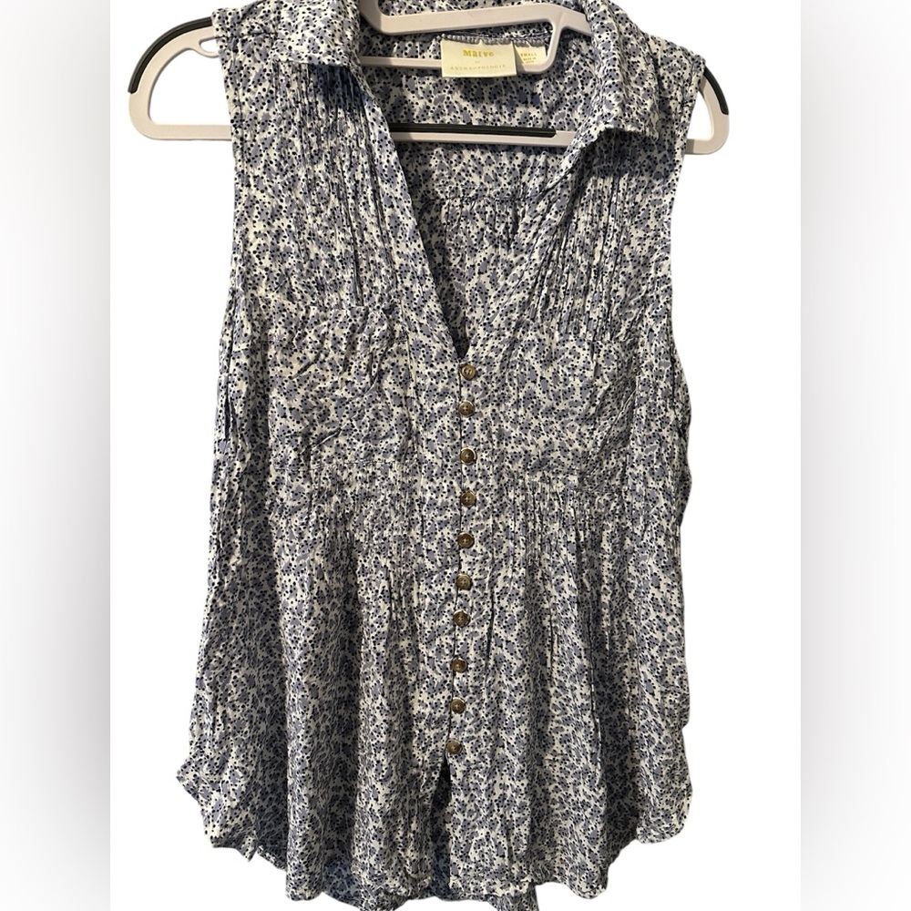 maeve by anthropologie top Size small Gray Flowers White Background